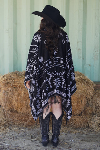 "Paloma" Aztec Print Shawl (Reversible) (Black + Gray)